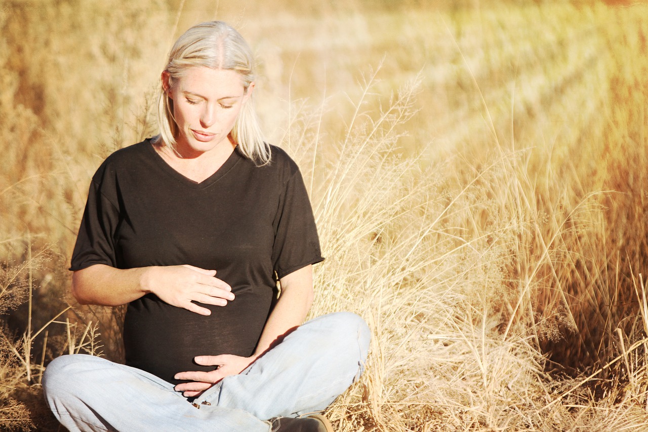 Astygmatyzm a poród – problemy ze wzrokiem w ciąży. Wada wzroku – czy wpływa na rodzaj porodu? Pogorszenie wzroku po porodzie